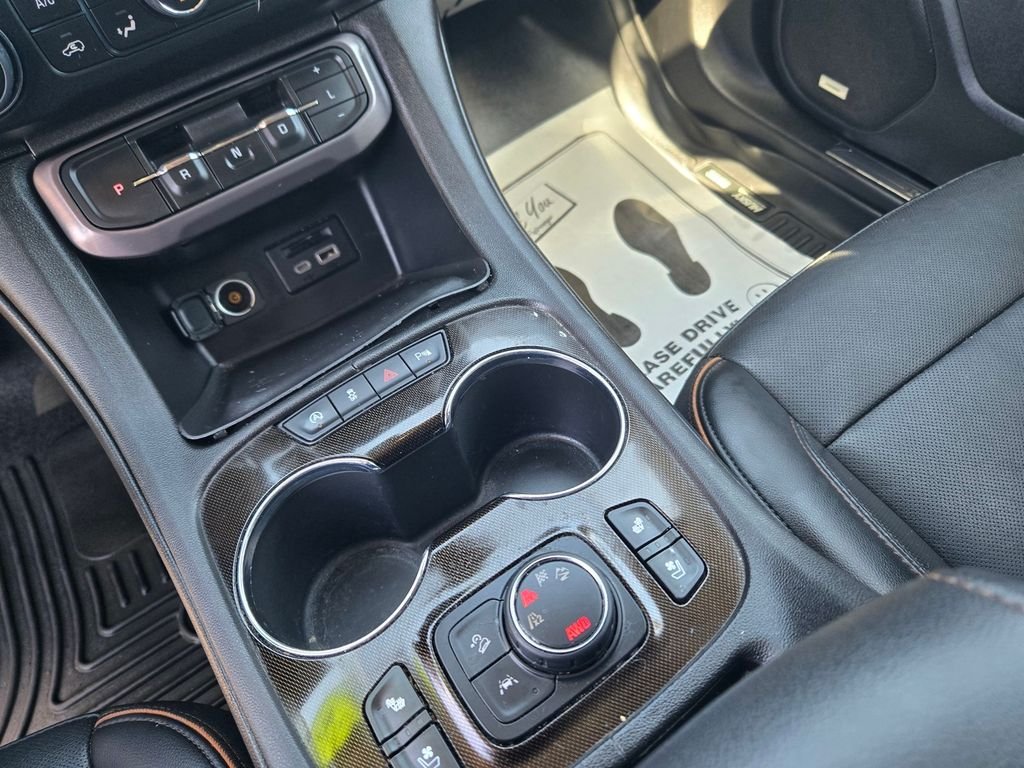 Used 2023 White GMC AT4 image 15