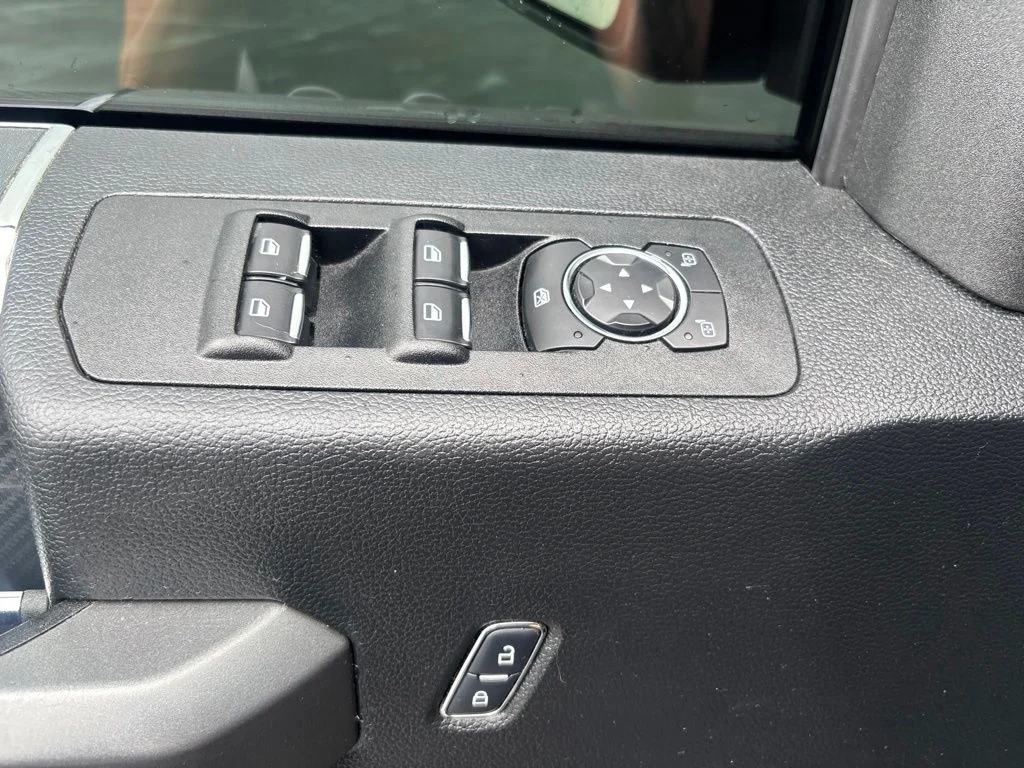 Used 2018 Gray Ford XLT image 8