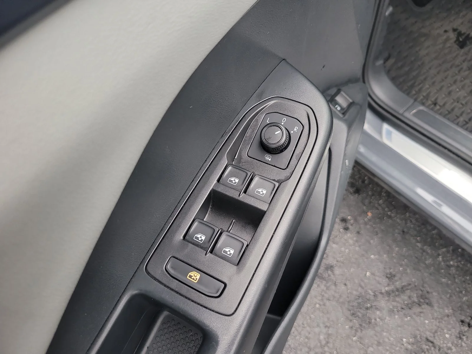Used 2023 Gray Volkswagen 1.5T SE image 14