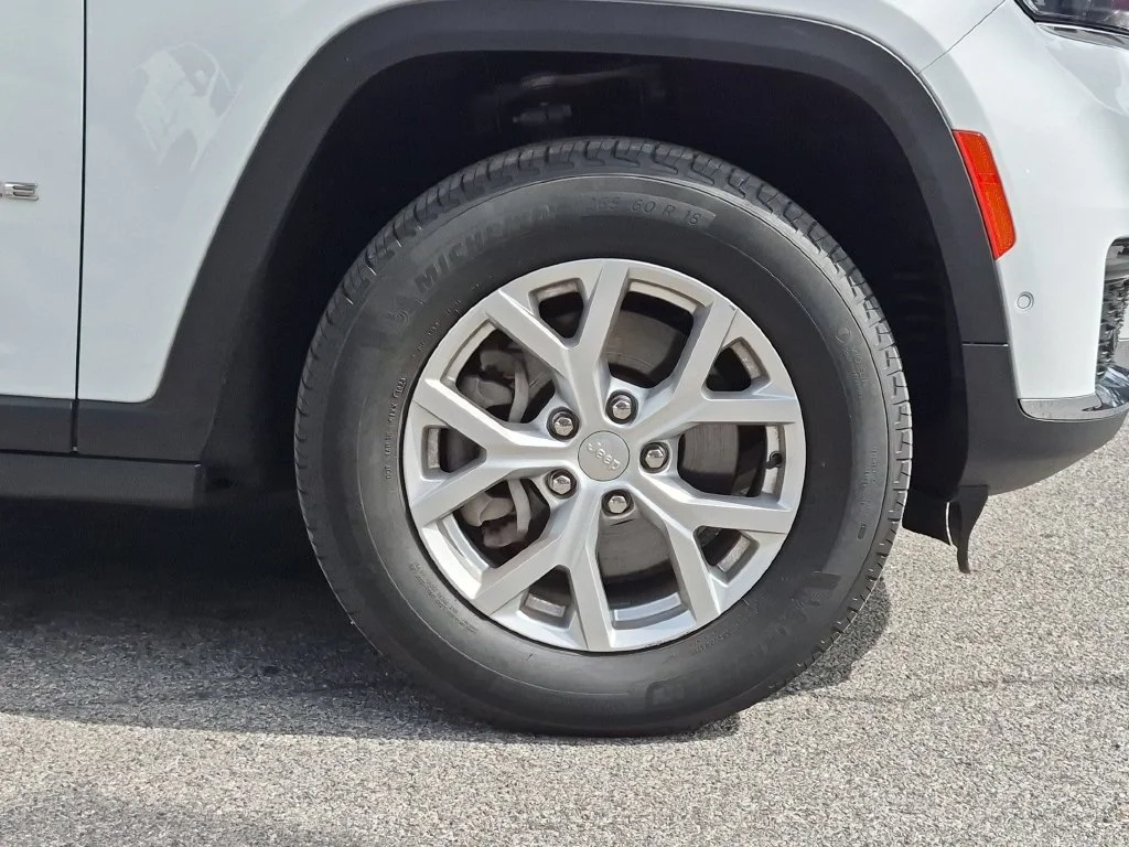 Used 2023 White Jeep Limited image 31