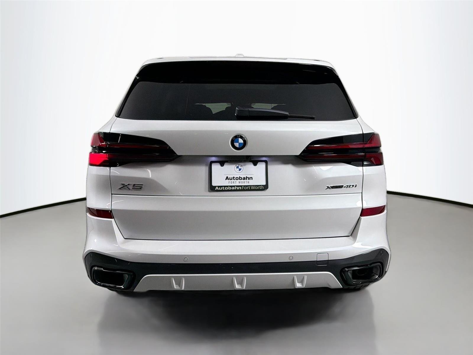 New 2026 Mineral White Metallic BMW xDrive40i image 7