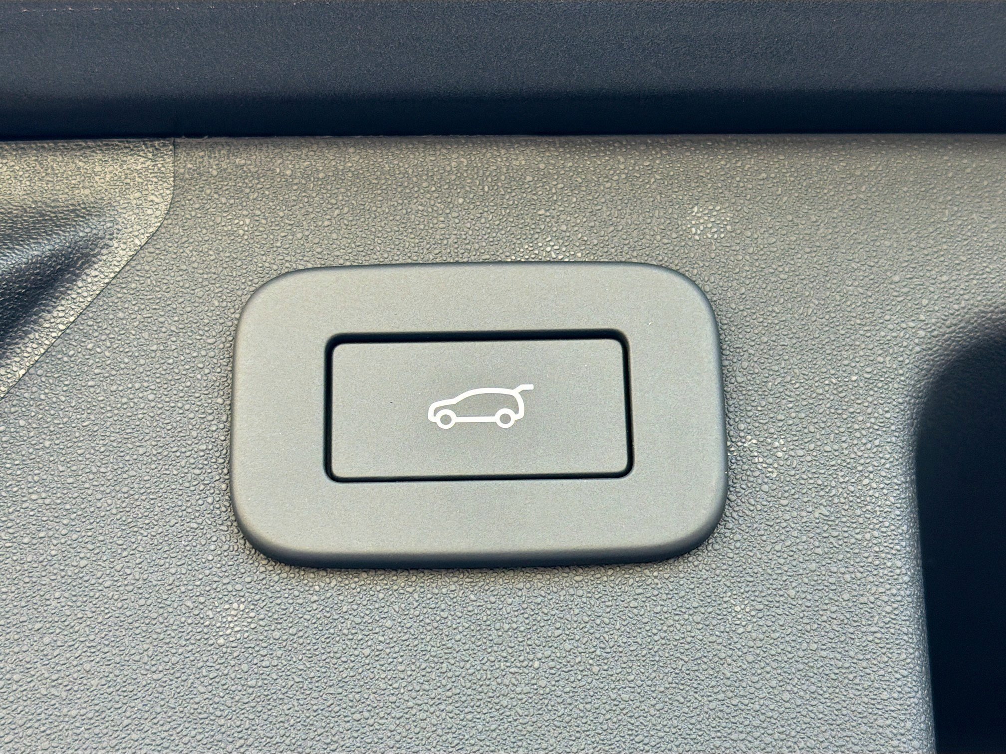 New 2026 Carpathian Grey LAND ROVER  image 12