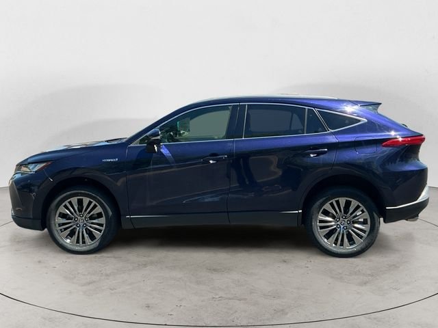 Used 2021  Toyota XLE image 2