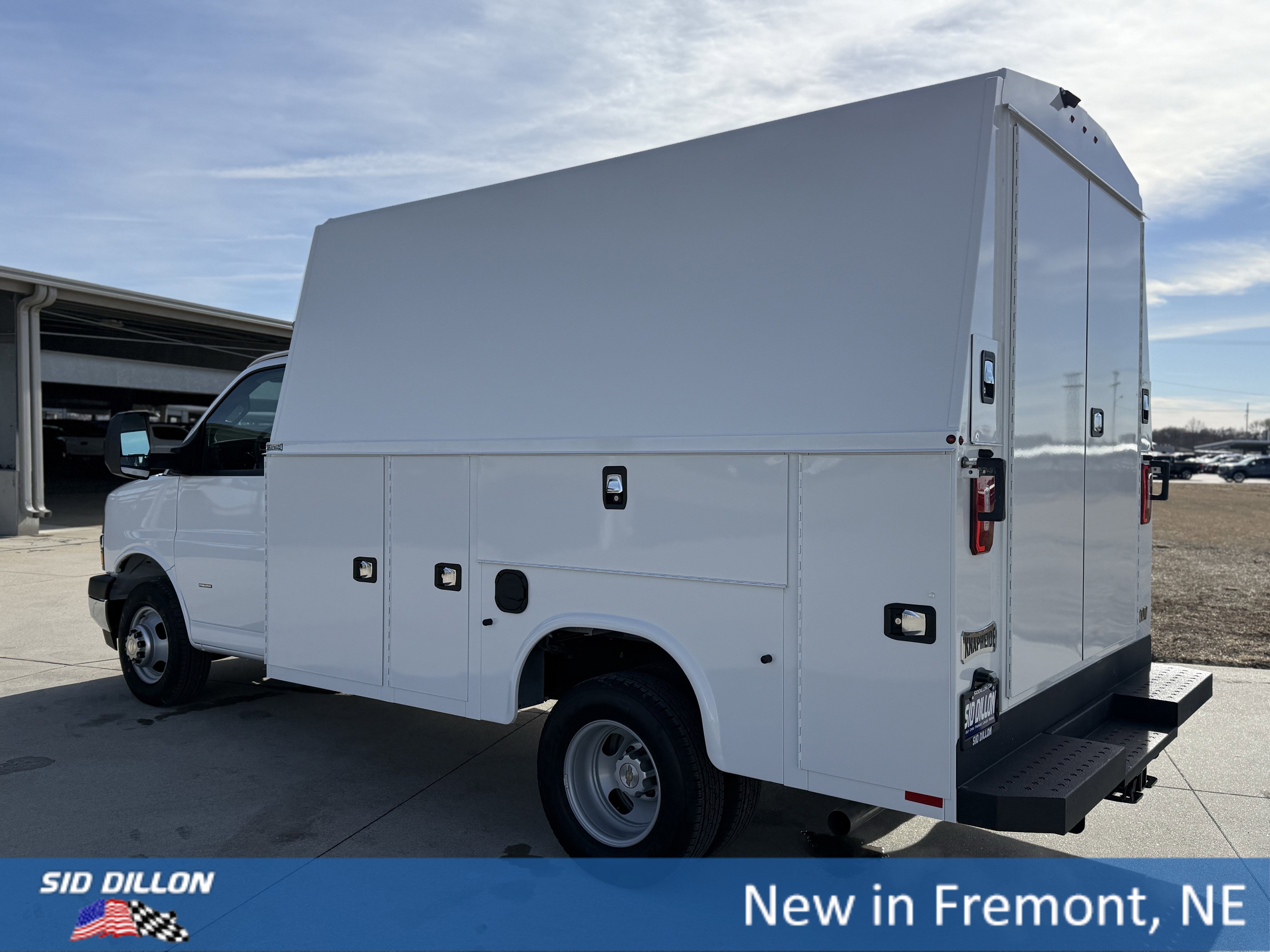 New 2025 Summit White Chevrolet Work Van image 19