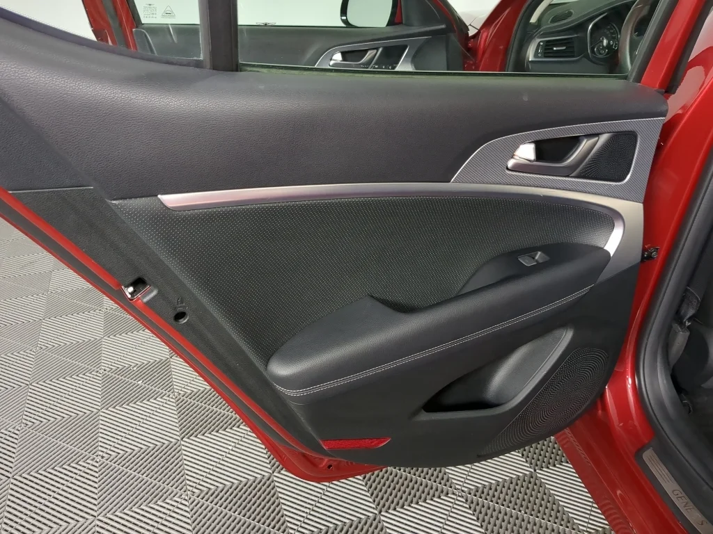 Used 2022 Red Genesis 2.0T image 15