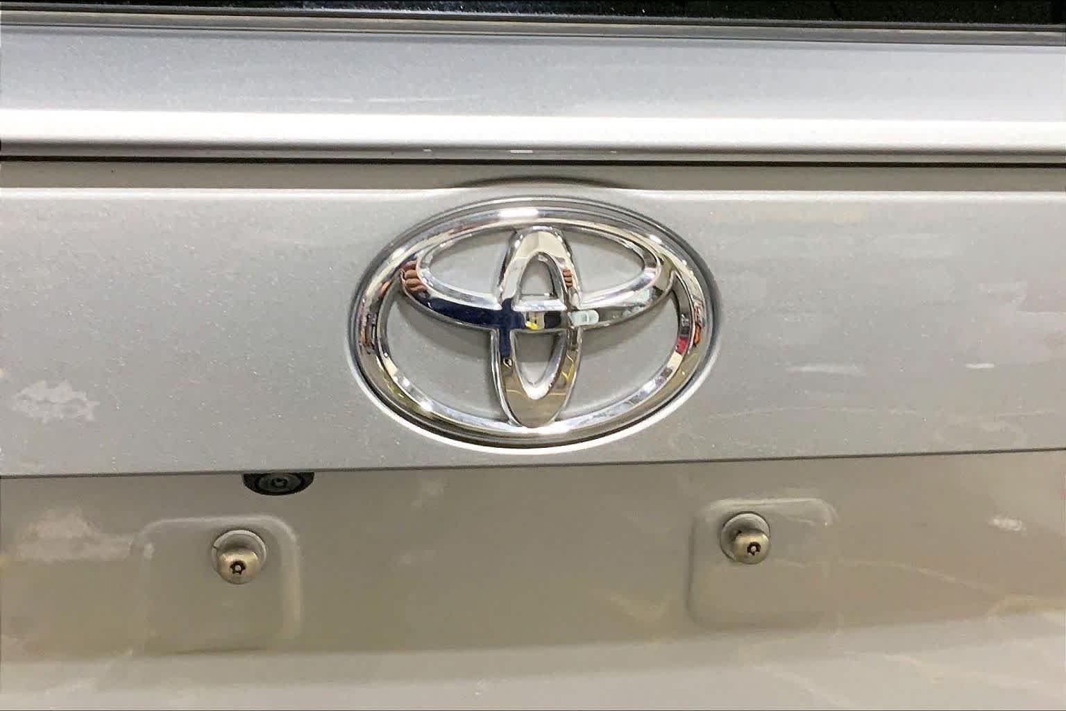 Used 2025 Silver Sky Metallic Toyota Hybrid XLE image 10