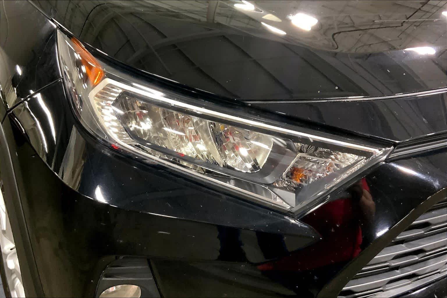 Used 2020 Midnight Black Metallic Toyota XLE image 28