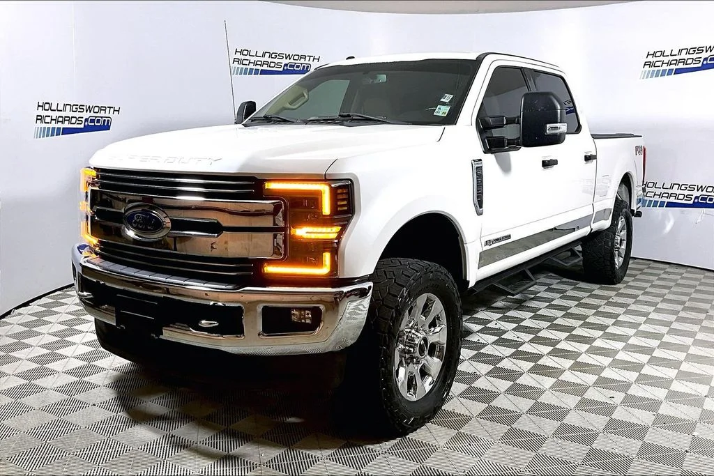 Certified Used 2018 White Platinum Clearcoat Metallic Ford Lariat image 1
