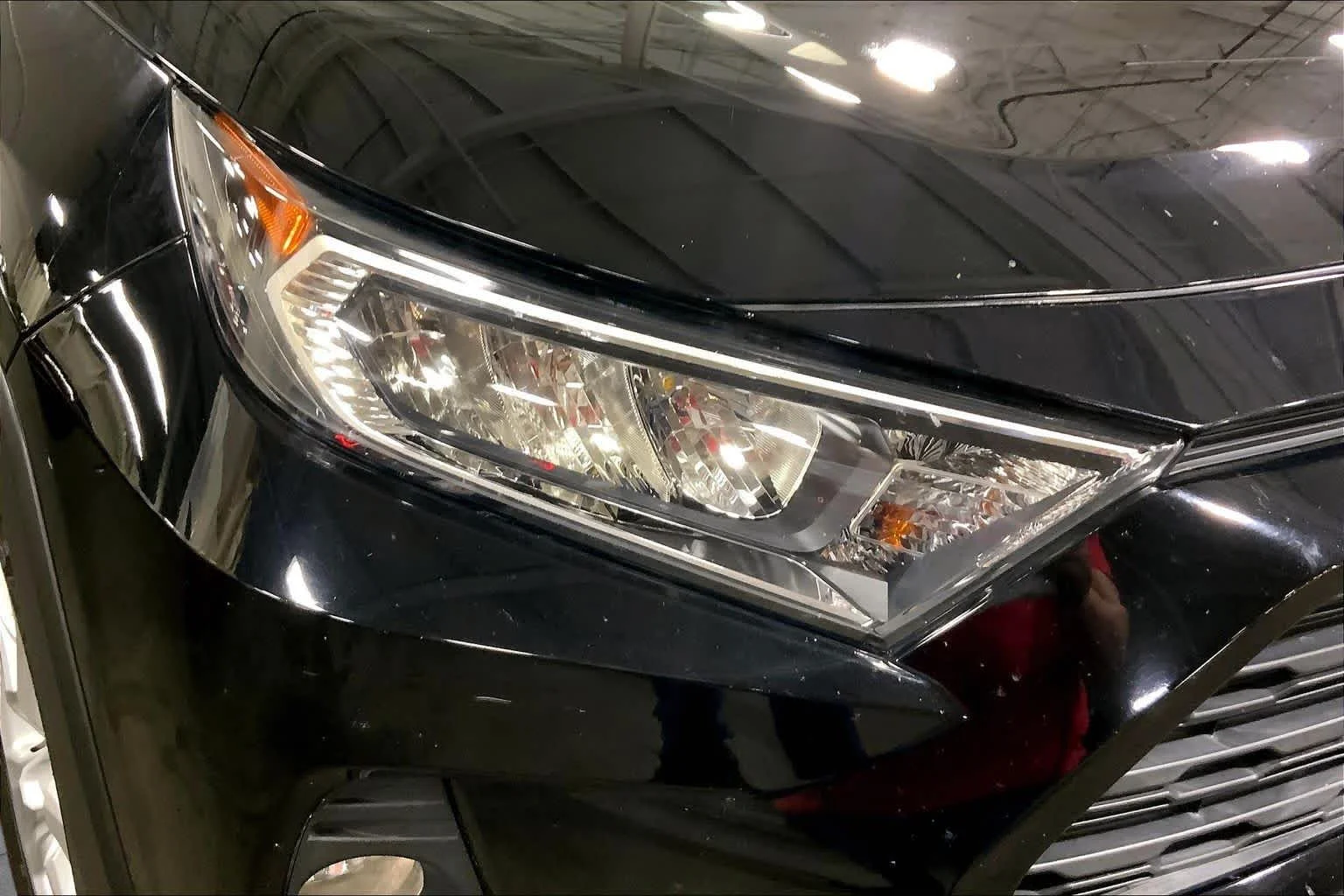 Used 2020 Midnight Black Metallic Toyota XLE image 28