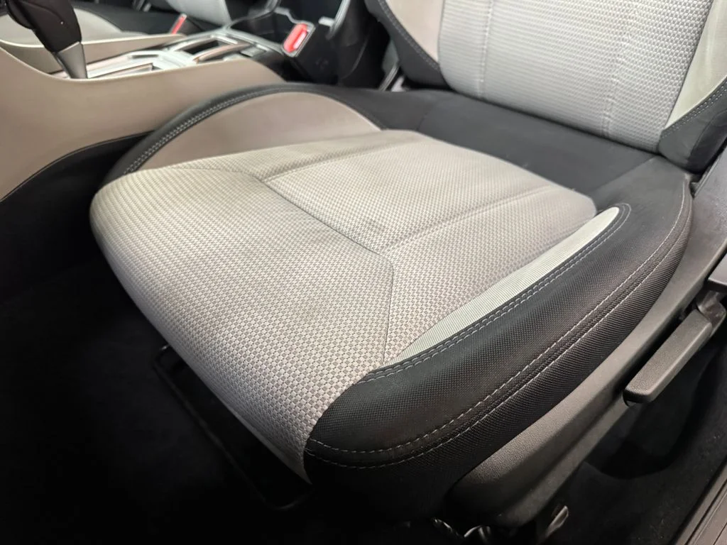 Used 2021 White Subaru Base image 16
