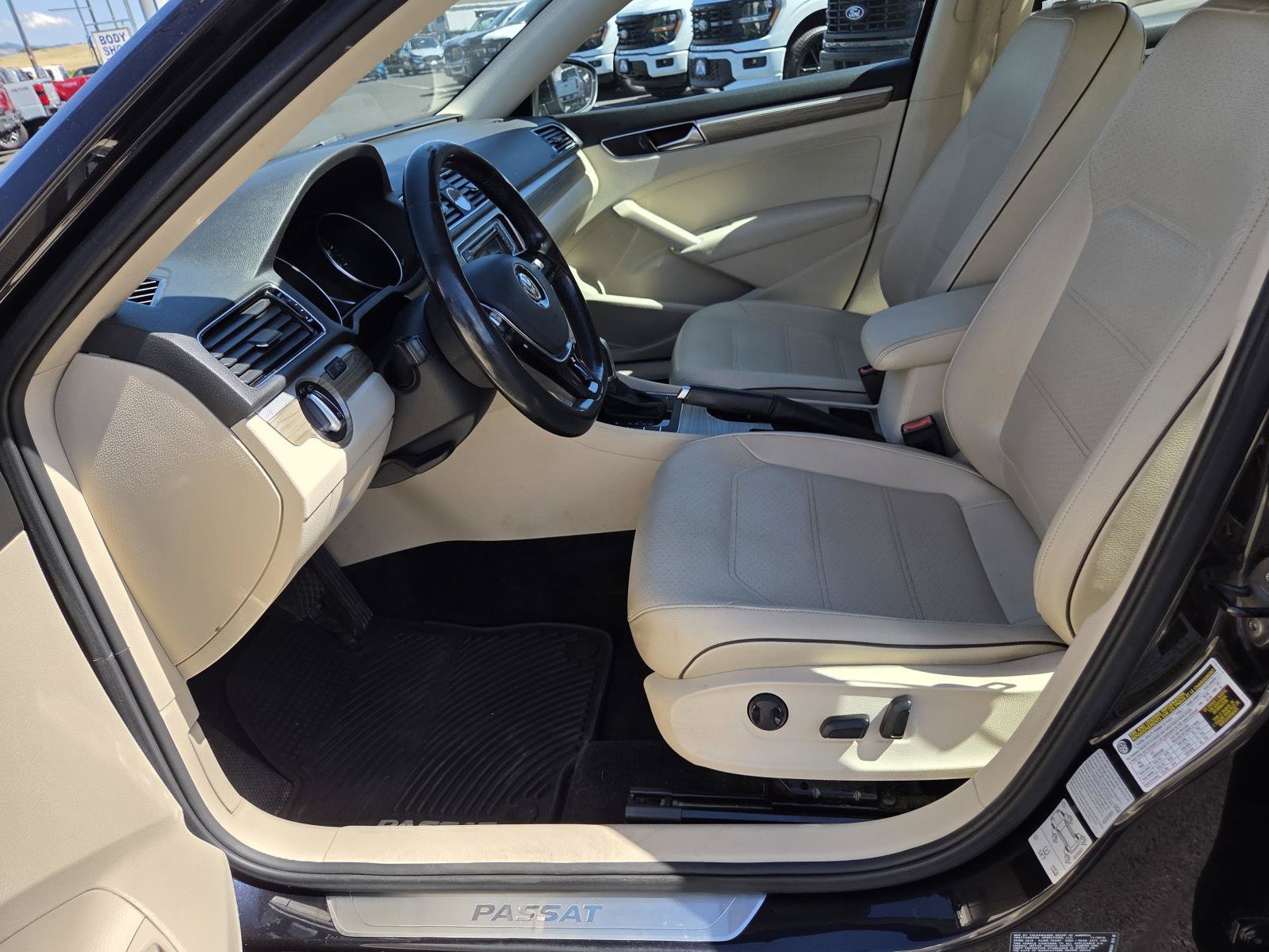 Used 2017  Volkswagen 1.8T SE w/Technology image 10