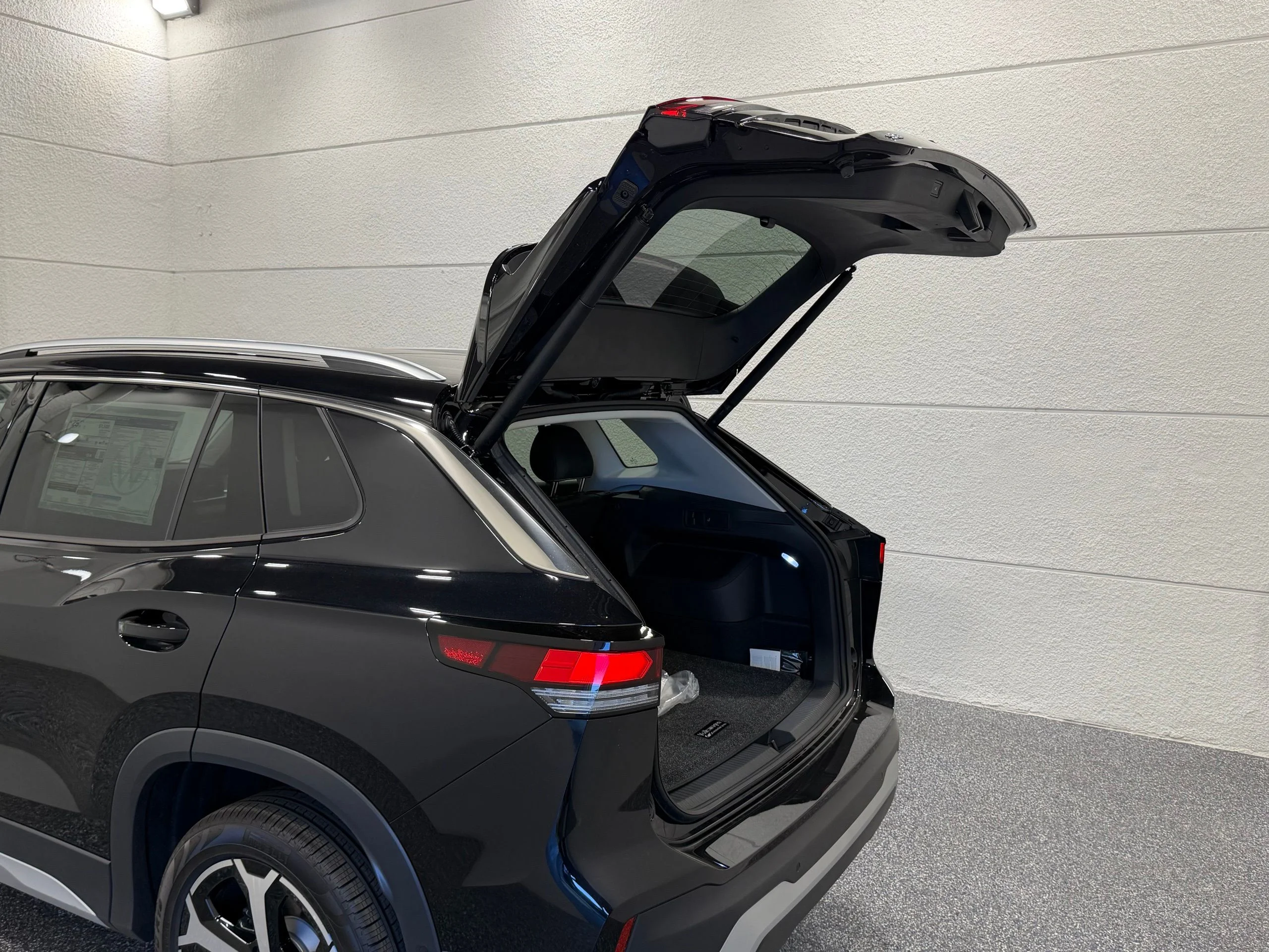 New 2026 Black Volkswagen 2.0T SE image 23