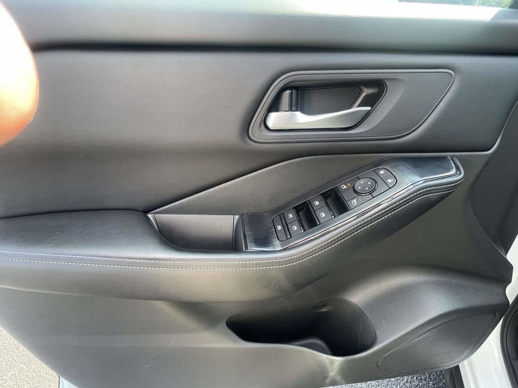 Used 2025 White Nissan SV image 19