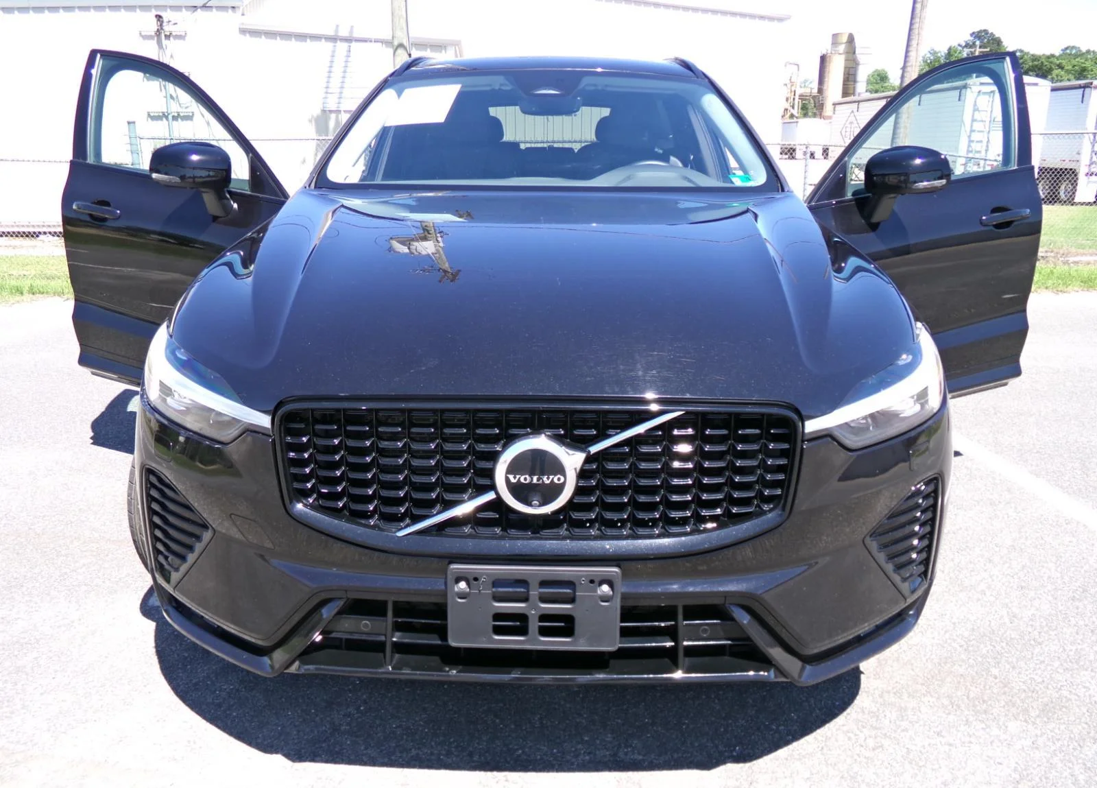 Used 2024 3500 Volvo Plus Dark Theme image 6