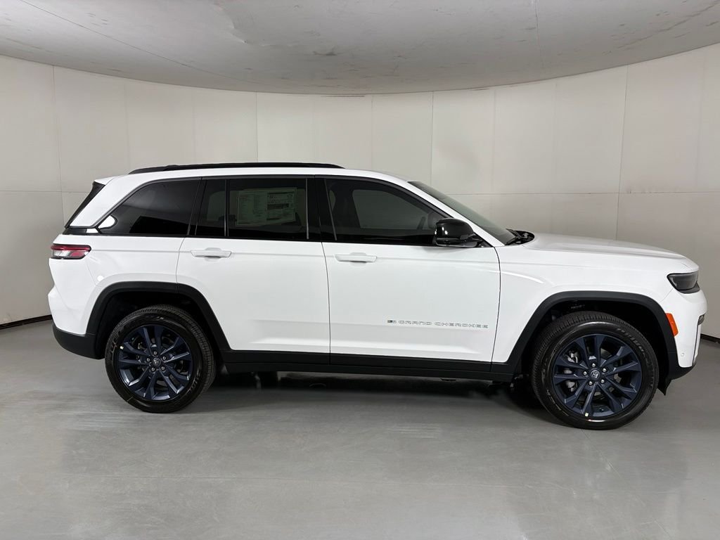 New 2026 Bright White Clear-Coat Exterior Paint Jeep  image 9