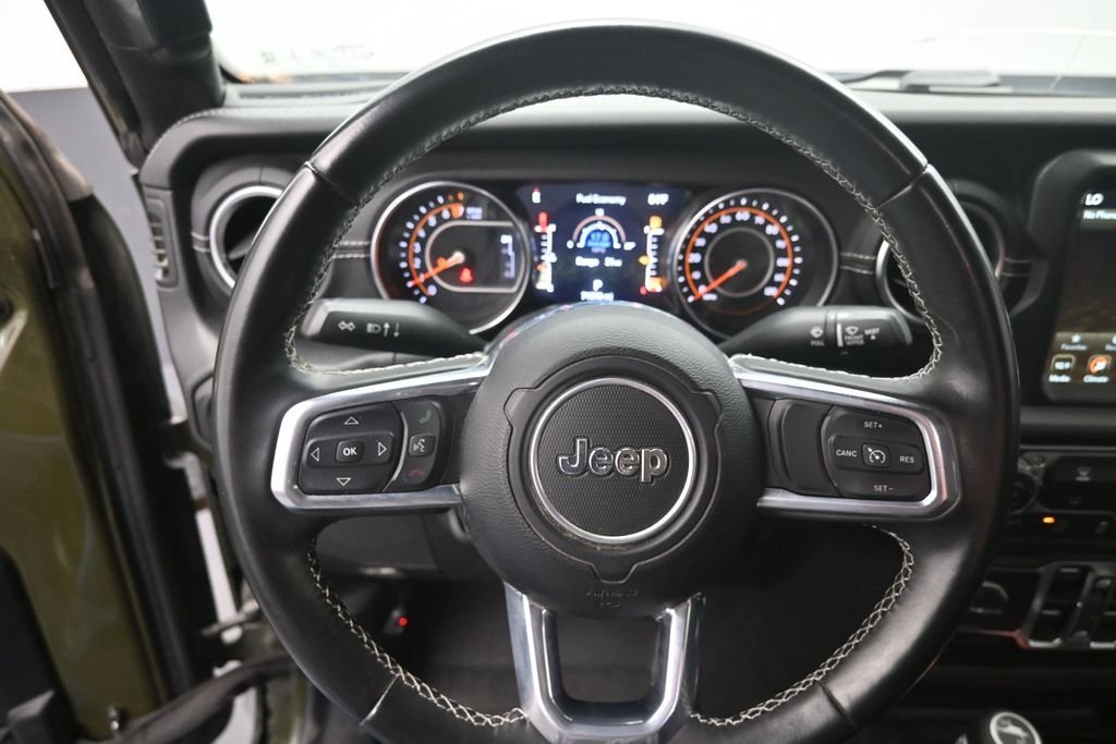 Used 2022 Green Jeep Overland image 31