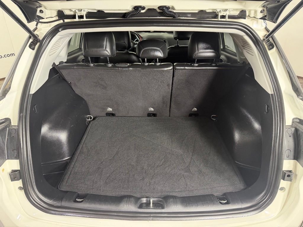 Used 2018 White Jeep Trailhawk image 24