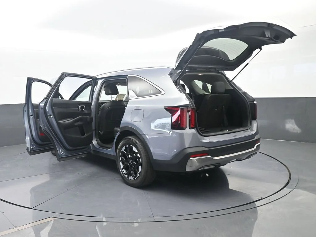 Used 2025 Silver Kia S image 76