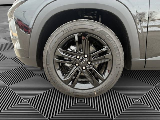 New 2026 Mosaic Black Metallic Chevrolet ACTIV image 9