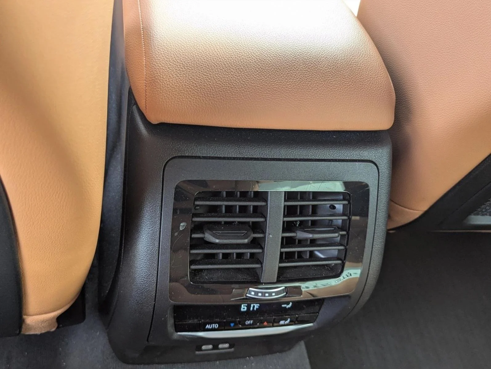 Used 2024 Mineral White Metallic BMW sDrive30i image 15