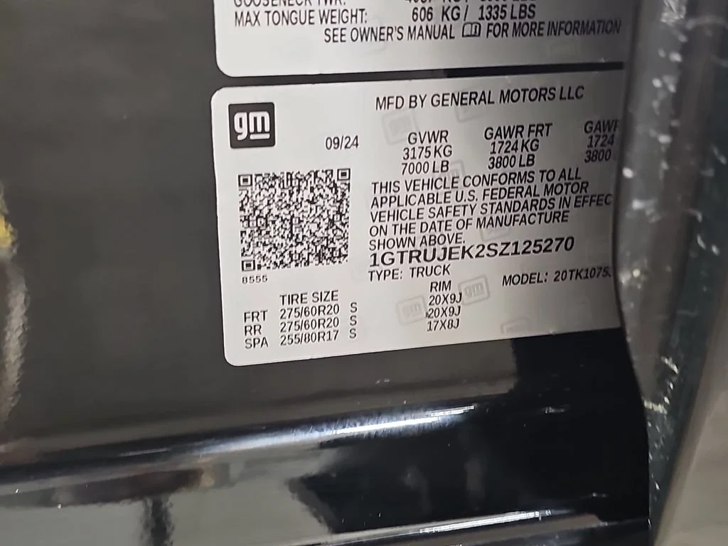 Certified Used 2025 Onyx Black GMC Elevation image 41