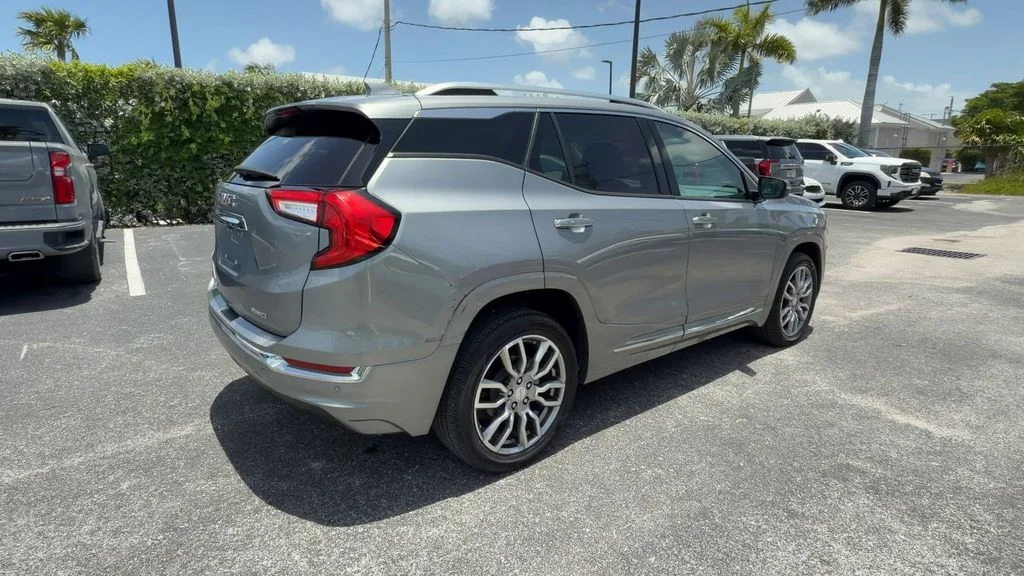 Used 2023 Silver GMC Denali image 8