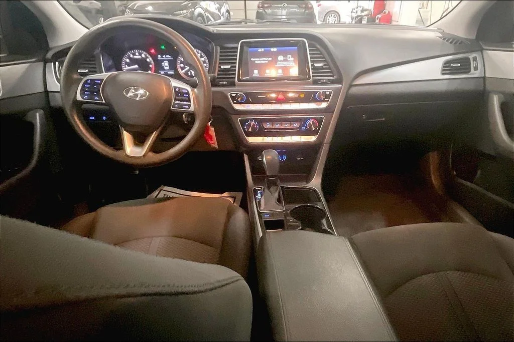 Used 2019 White Hyundai SE image 15