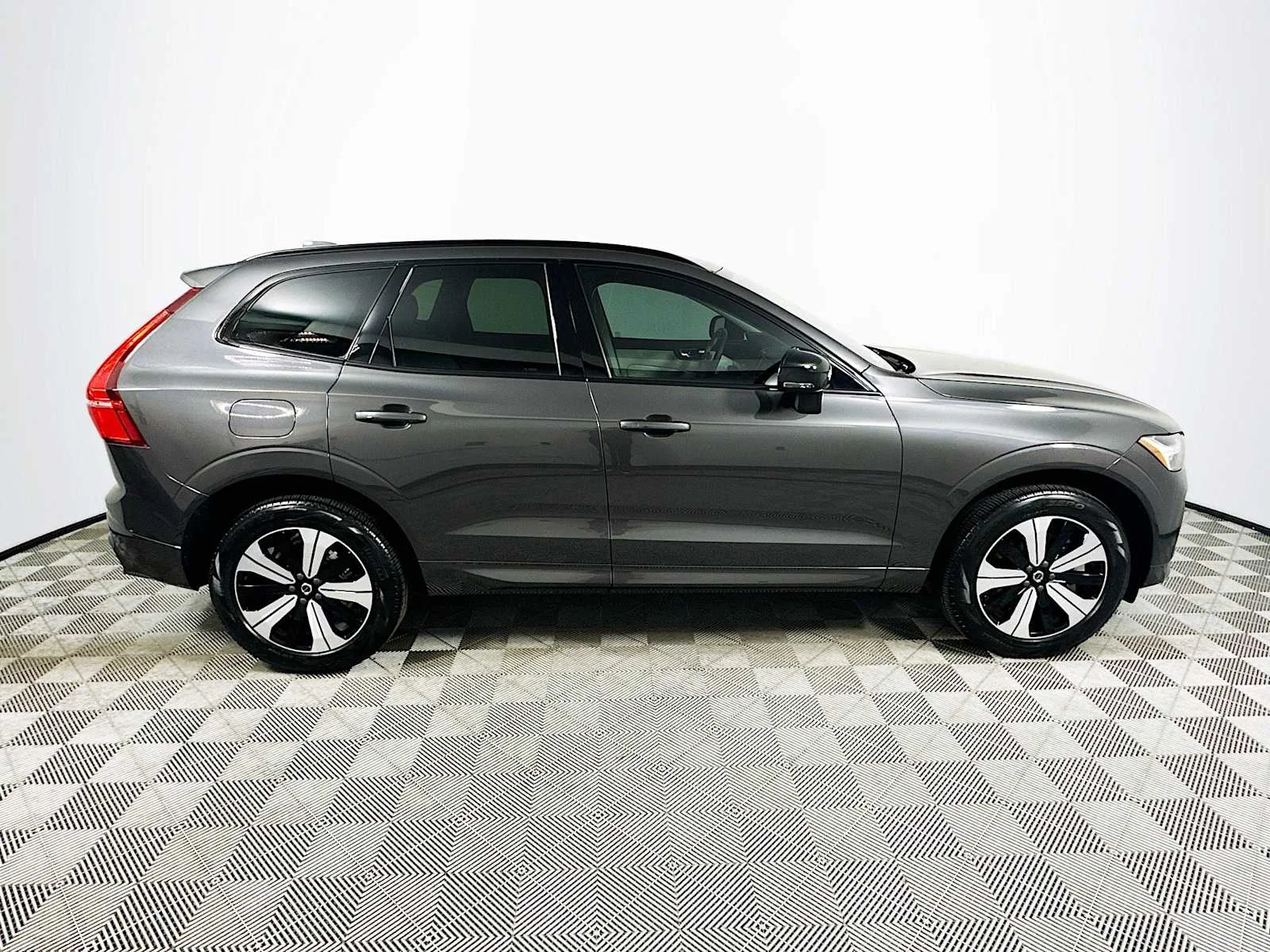Certified Used 2025 Platinum Grey Volvo Core image 8