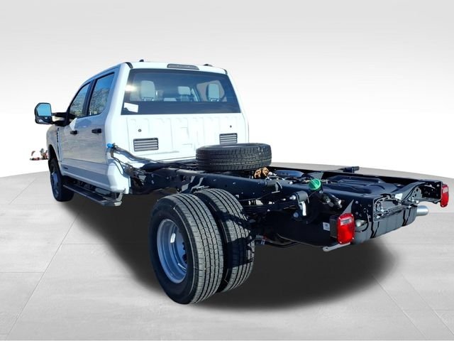 2026 Ford F-350 Super Duty Chassis Cab XL - Photo 6
