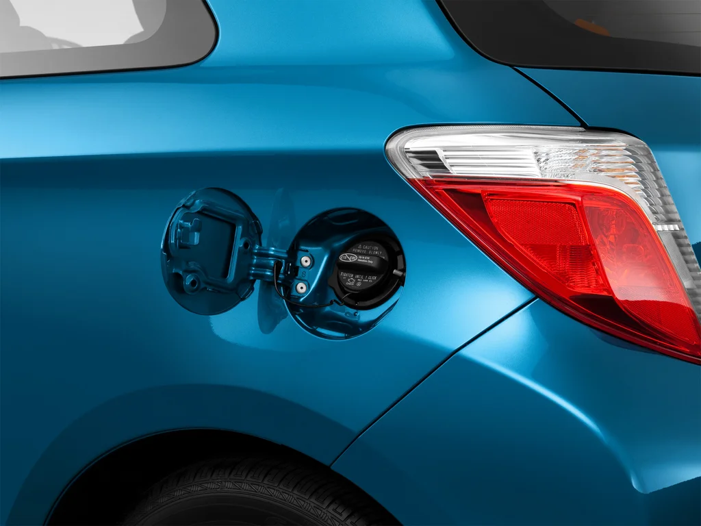 Used 2013 Blue Toyota LE image 29