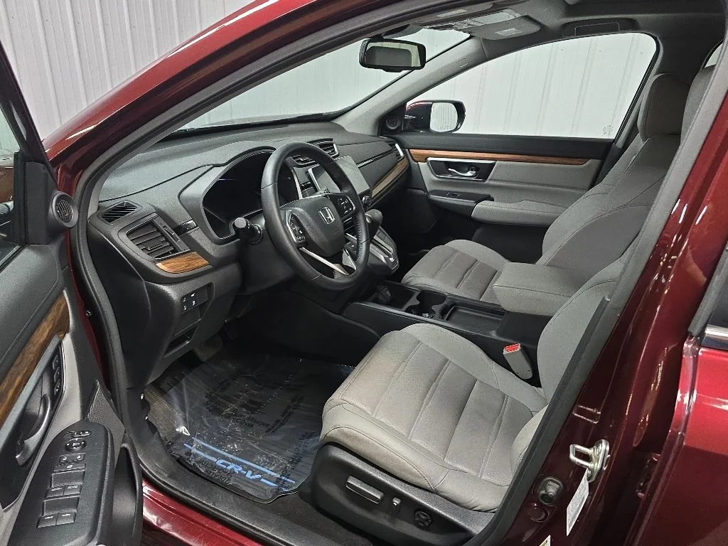 Used 2018 Basque Red Pearl II Honda Touring image 29