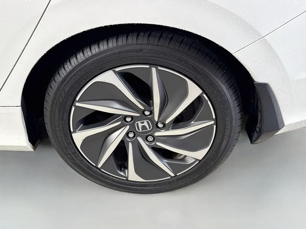 Used 2019 White Orchid Pearl Honda Touring image 31