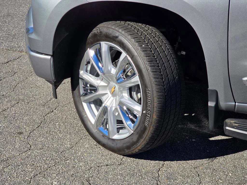 Used 2025 Sterling Gray Metallic Chevrolet High Country image 27