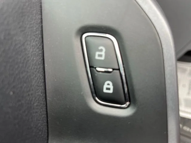 Used 2023 Red Ford XLT image 12