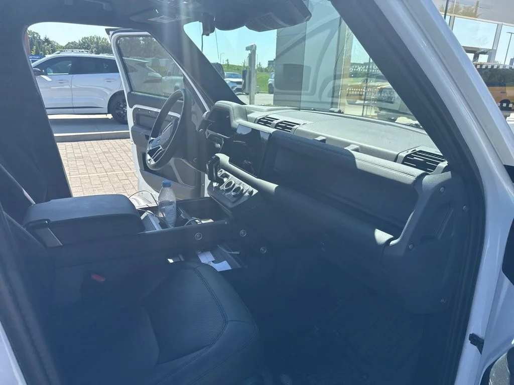 Certified Used 2025 White Land Rover X-Dynamic SE image 15
