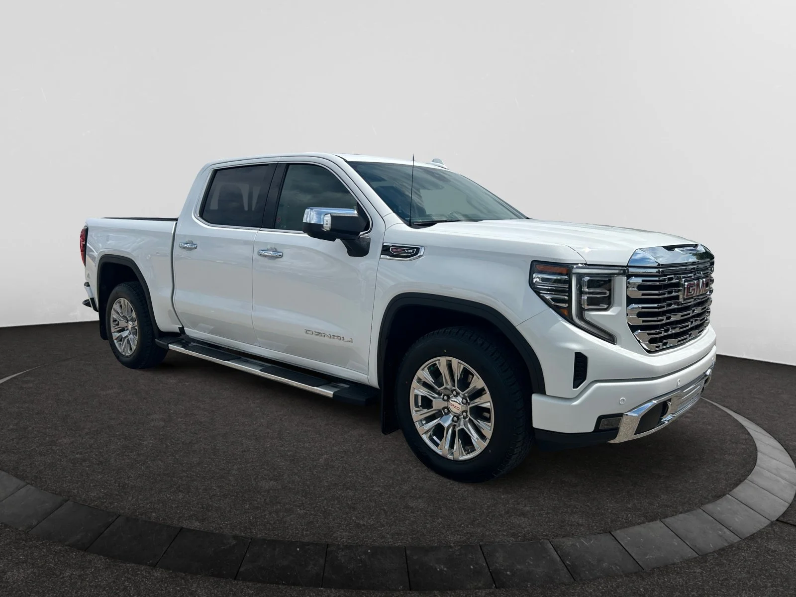 Used 2024 White GMC Denali Crew 6.2L Leather Sunroof Nav 4x4 image 7