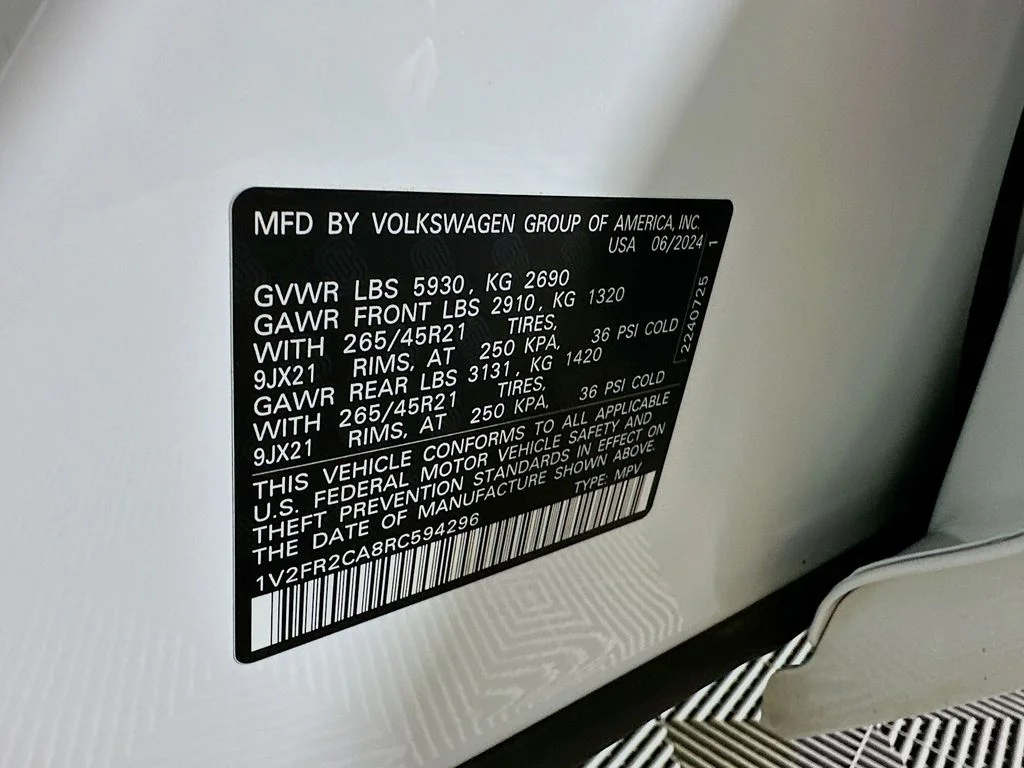 Used 2024 Opal White Volkswagen 2.0T SEL Premium R-Line image 33