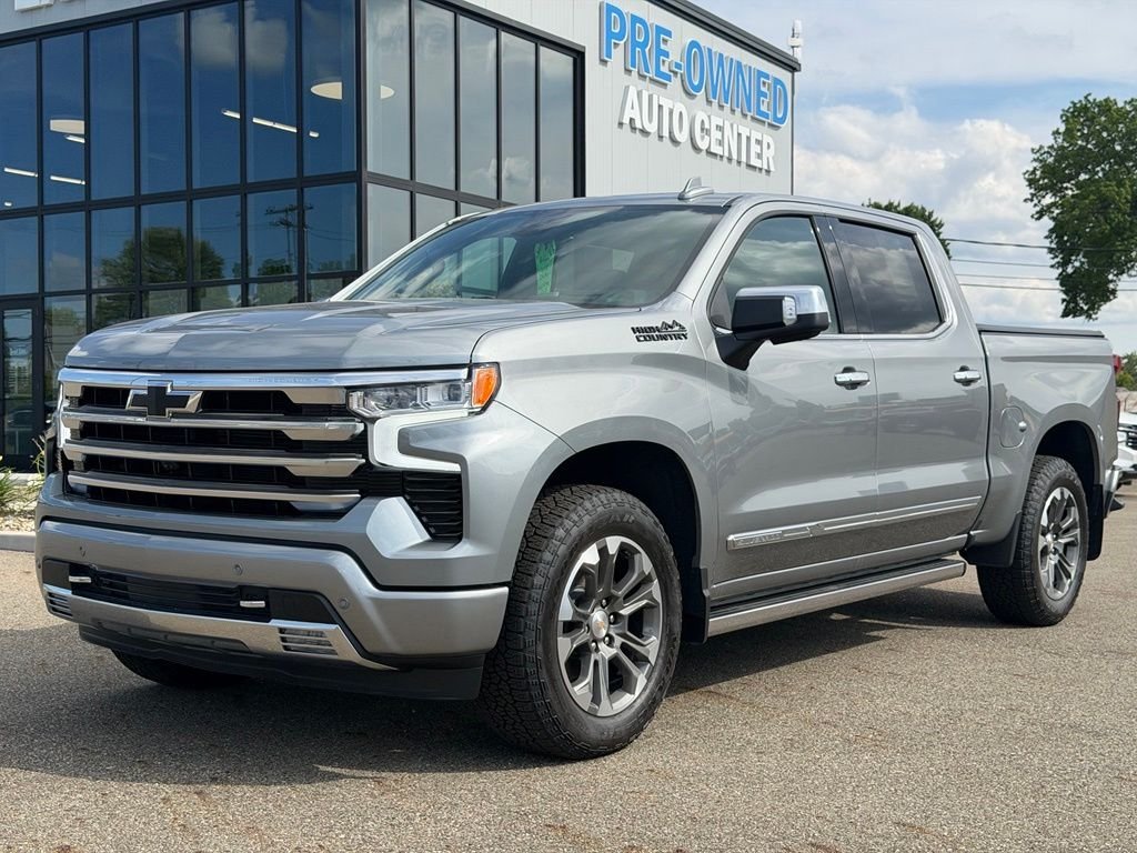 Used 2025 Gray Chevrolet High Country image 1