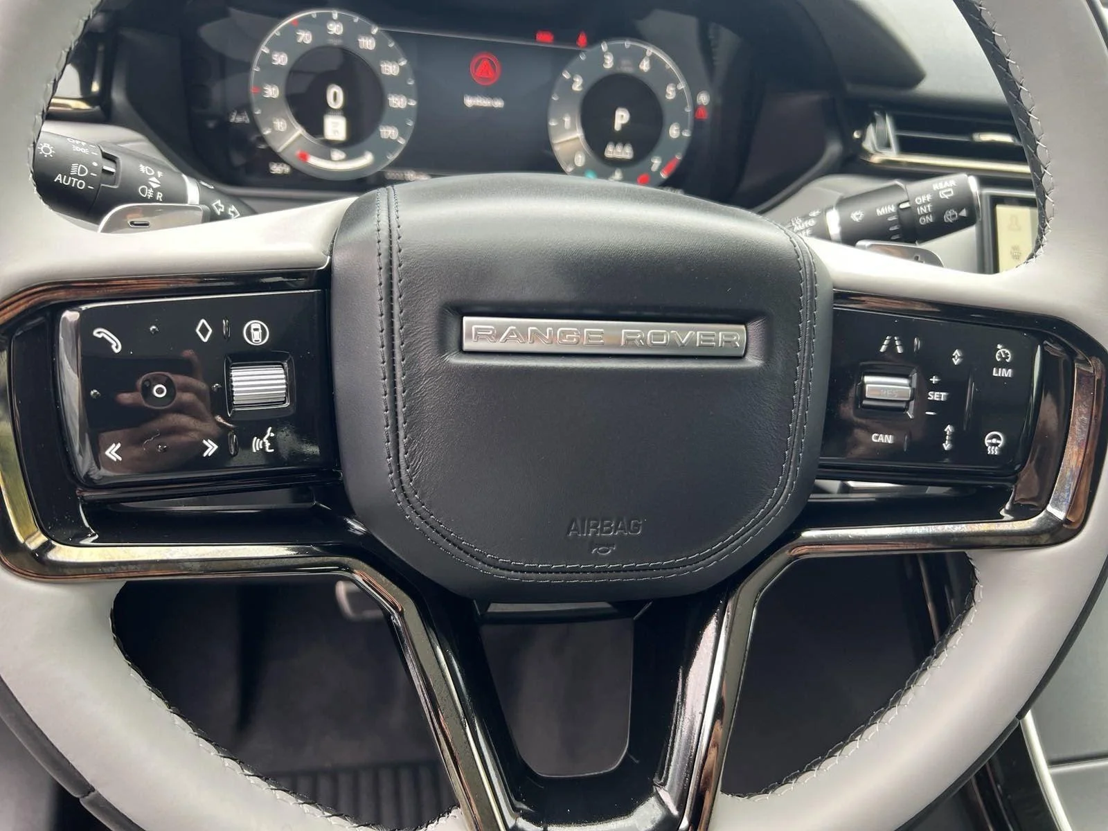 New 2025 Charente Grey Premium Metallic Land Rover Dynamic SE image 11