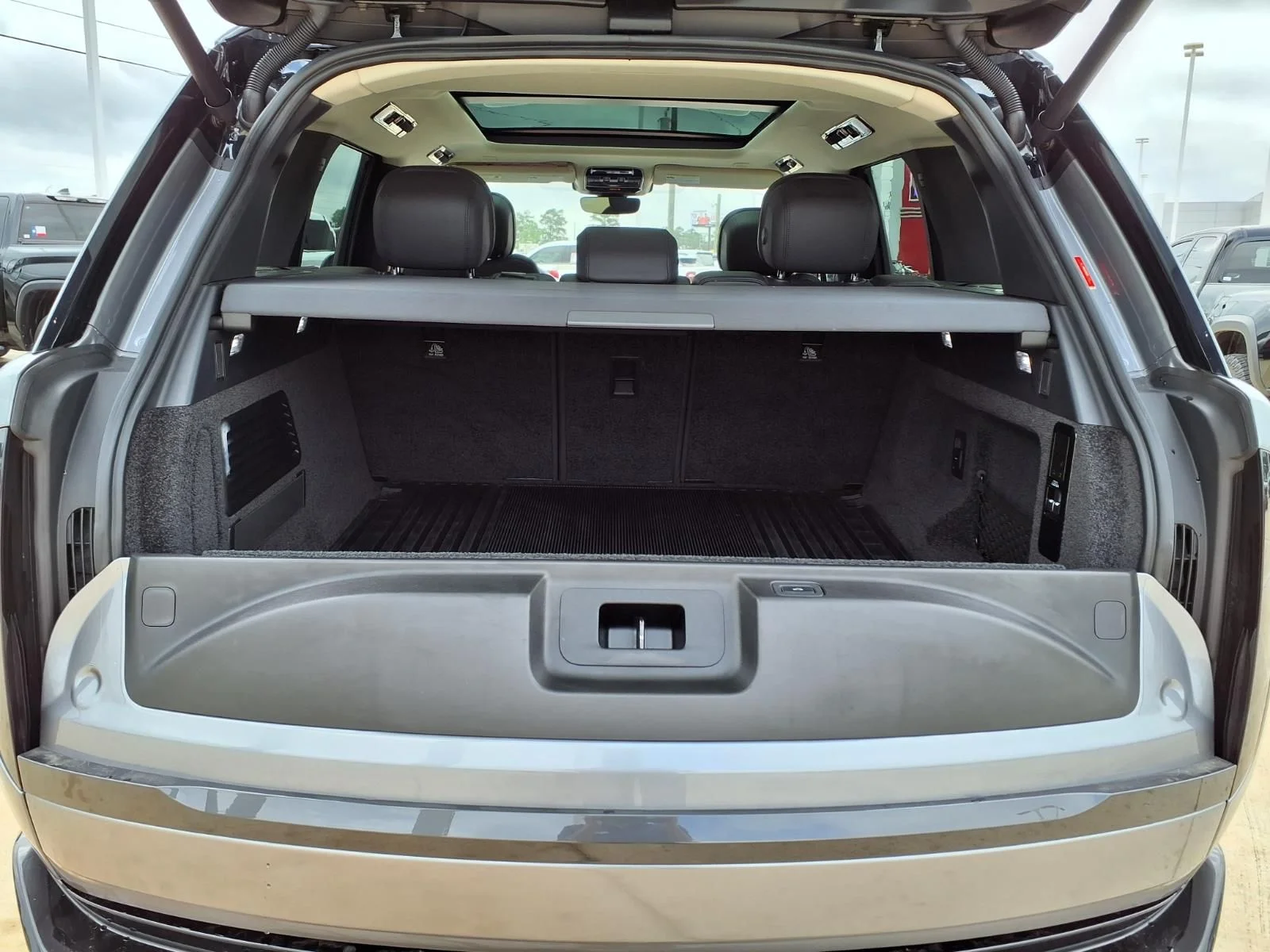2023 Land Rover Range Rover SE - Photo 8