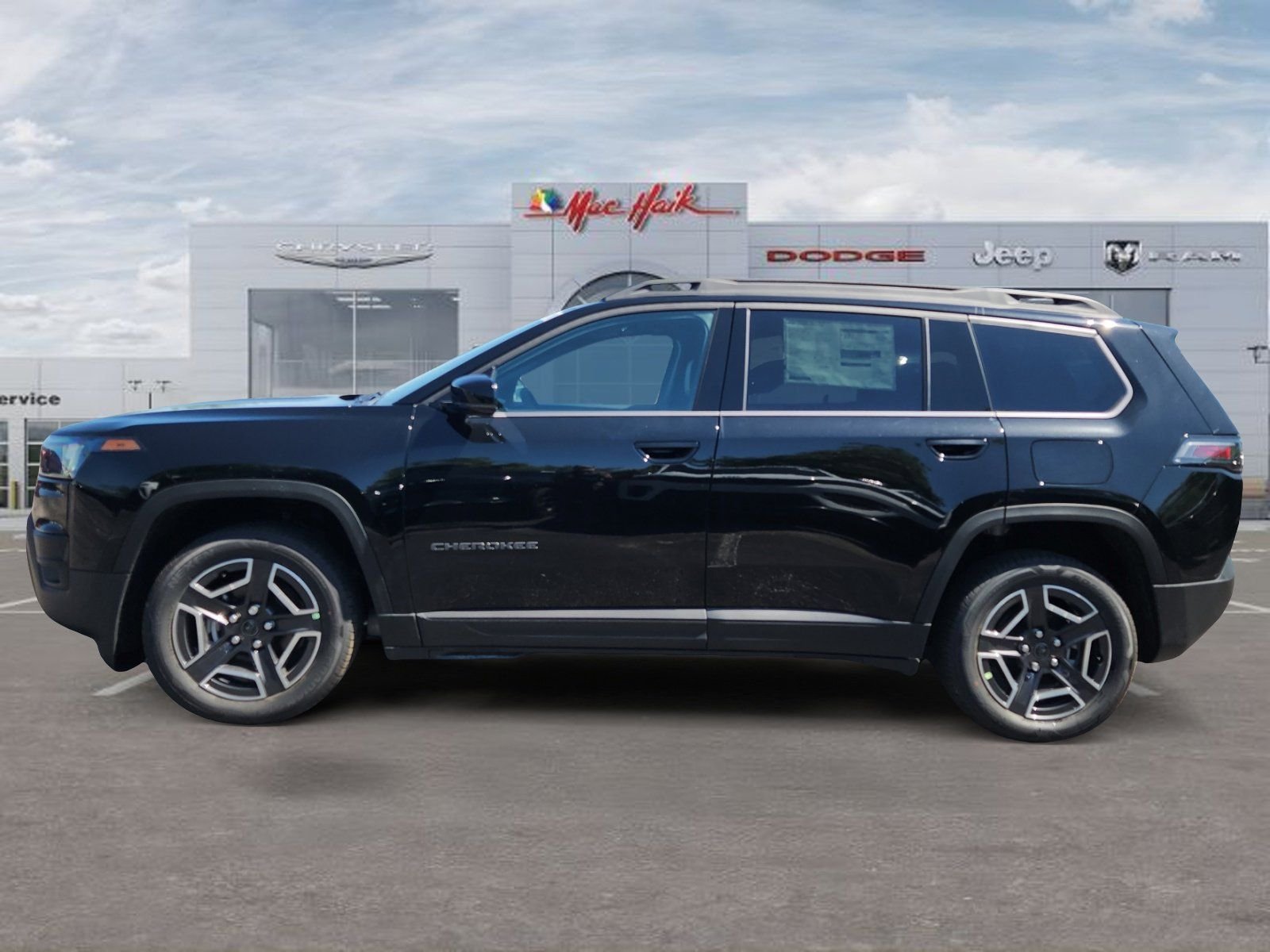 New 2026 Diamond Black Crystal Pearl-Coat Exterior Paint Jeep Limited image 2