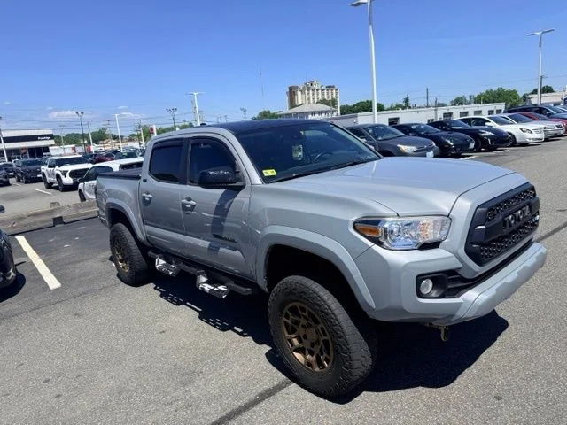 Used 2021  Toyota SR5 image 1