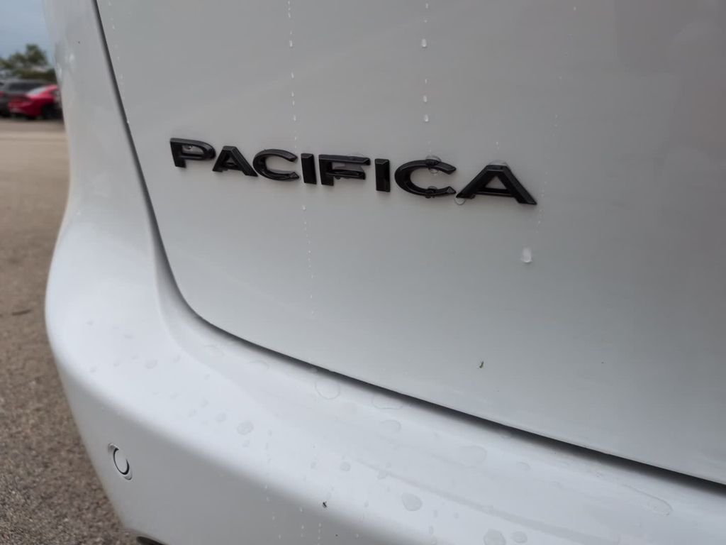New 2027 Bright White Clear-Coat Exterior Paint Chrysler  image 7