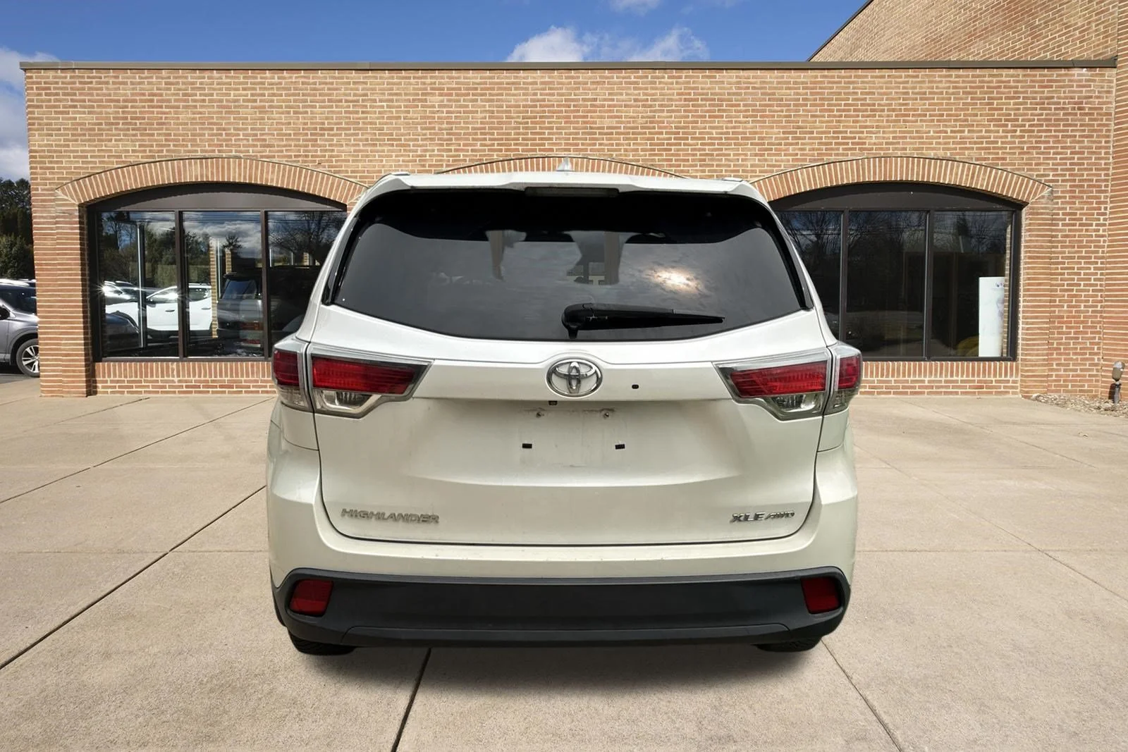 Used 2016 Blizzard Pearl Toyota XLE image 14