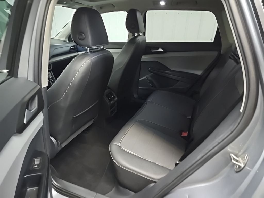Used 2023 Silver Volkswagen 1.5T SE image 31