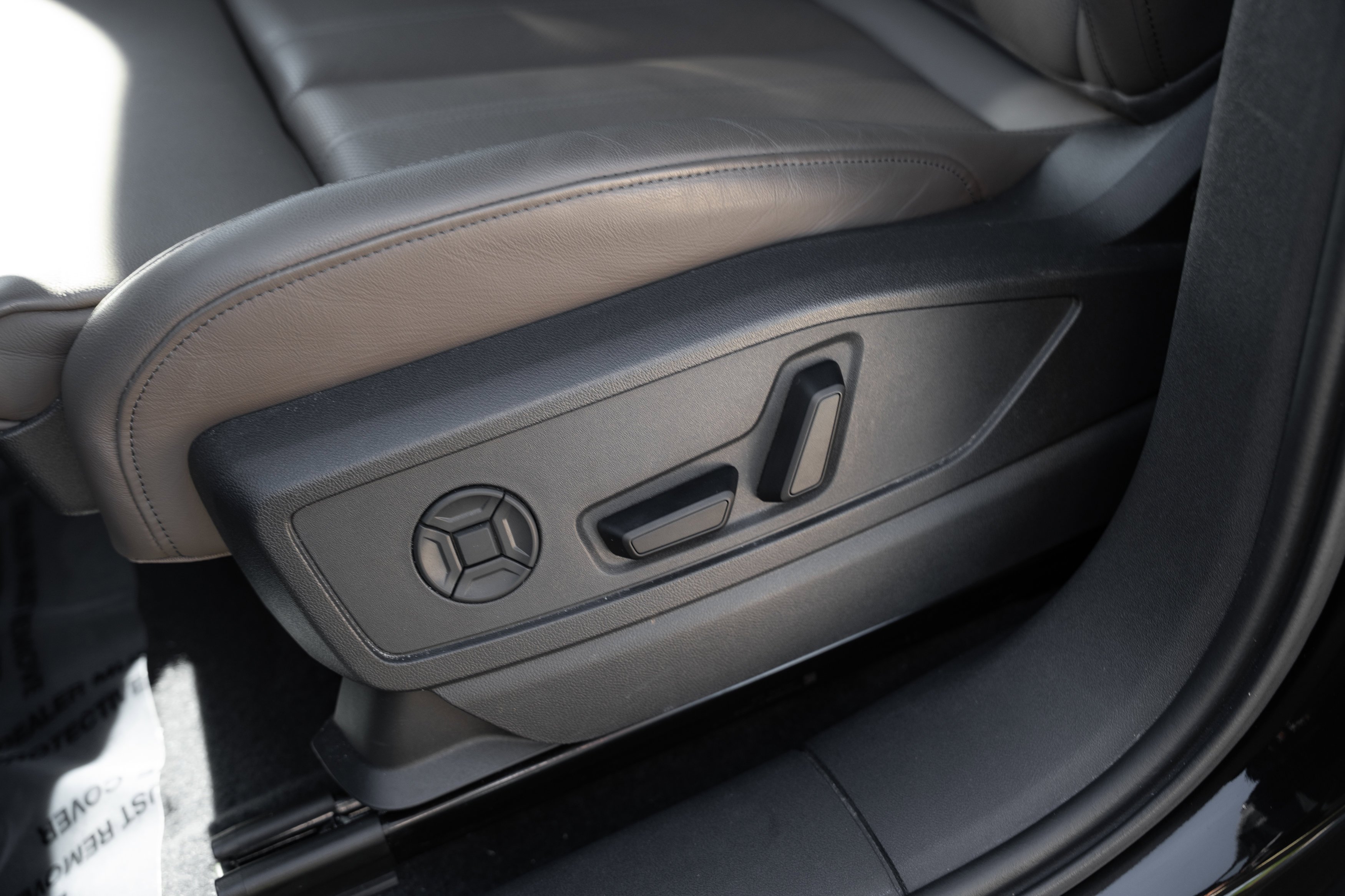 Certified Used 2025 Mythos Black Metallic Audi Premium Plus image 22