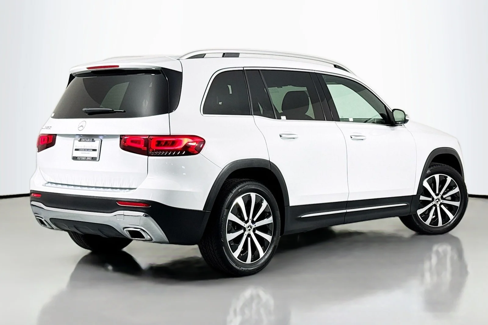 Certified Used 2022 Digital White Metallic Mercedes-Benz GLB 250 image 13