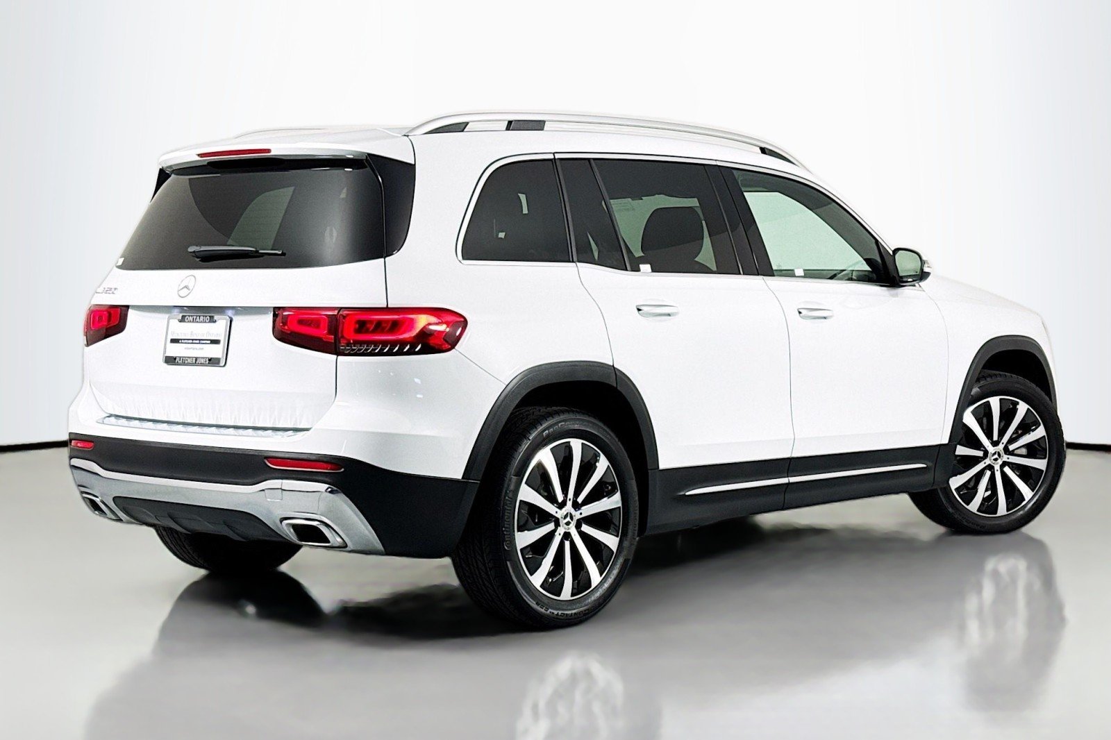 Certified Used 2022 Digital White Metallic Mercedes-Benz GLB 250 image 13