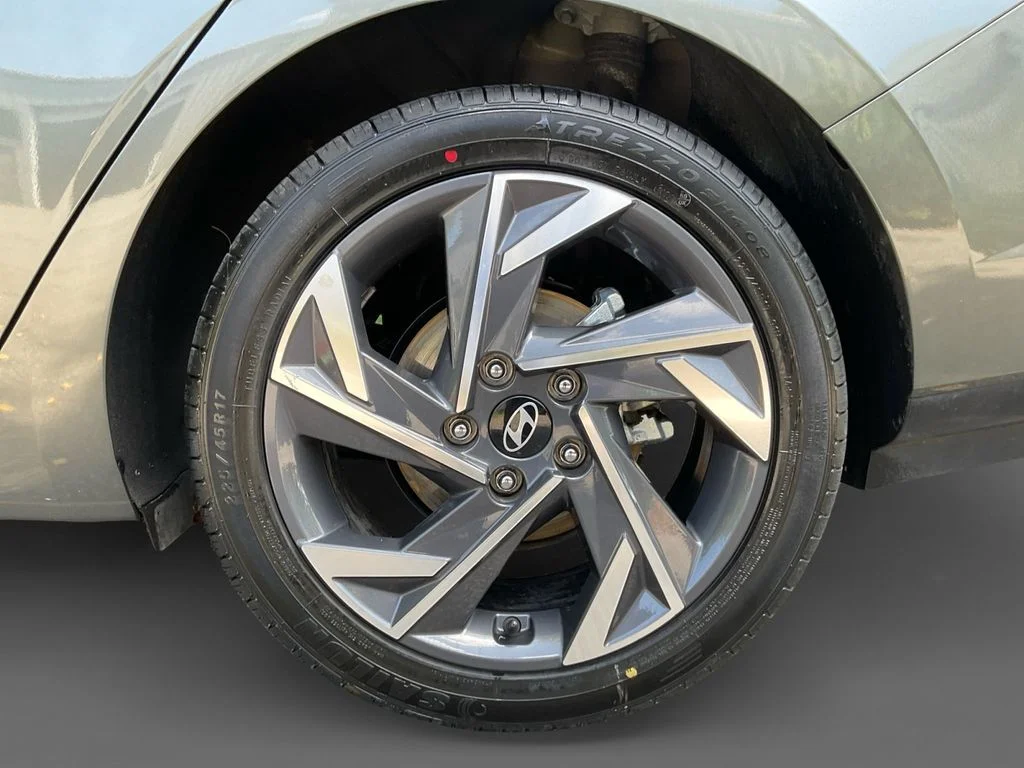 Used 2025 Gray Hyundai SEL Convenience image 8