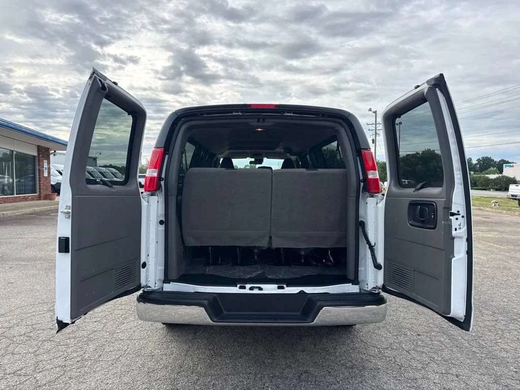 Used 2025 Summit White GMC LT image 22